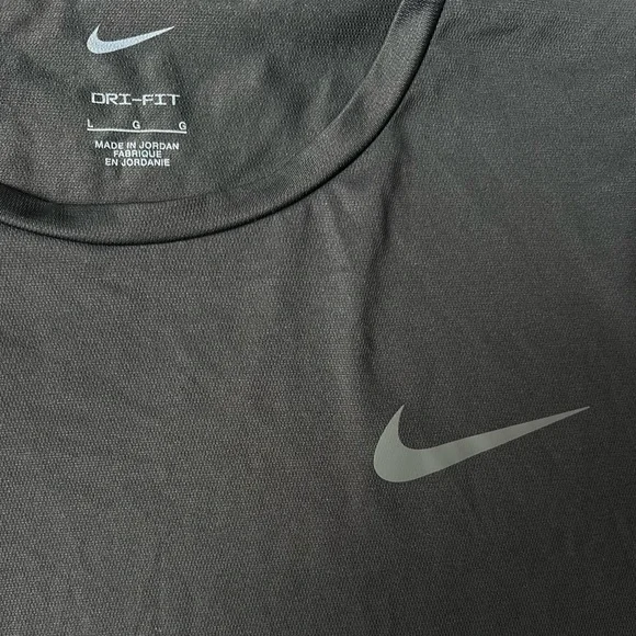 Nike Short Sleeve T-Shirt - Picture 5 of 5